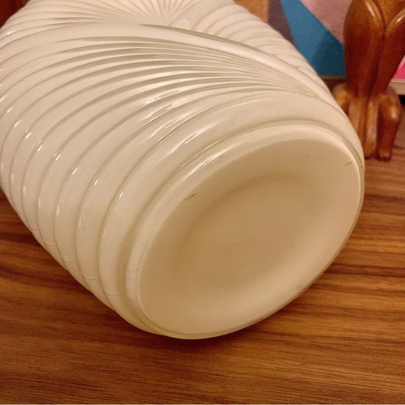 v i n t a g e  :: Large Art Deco Revival Ribbed Draped  Vase - Picture 9 of 15
